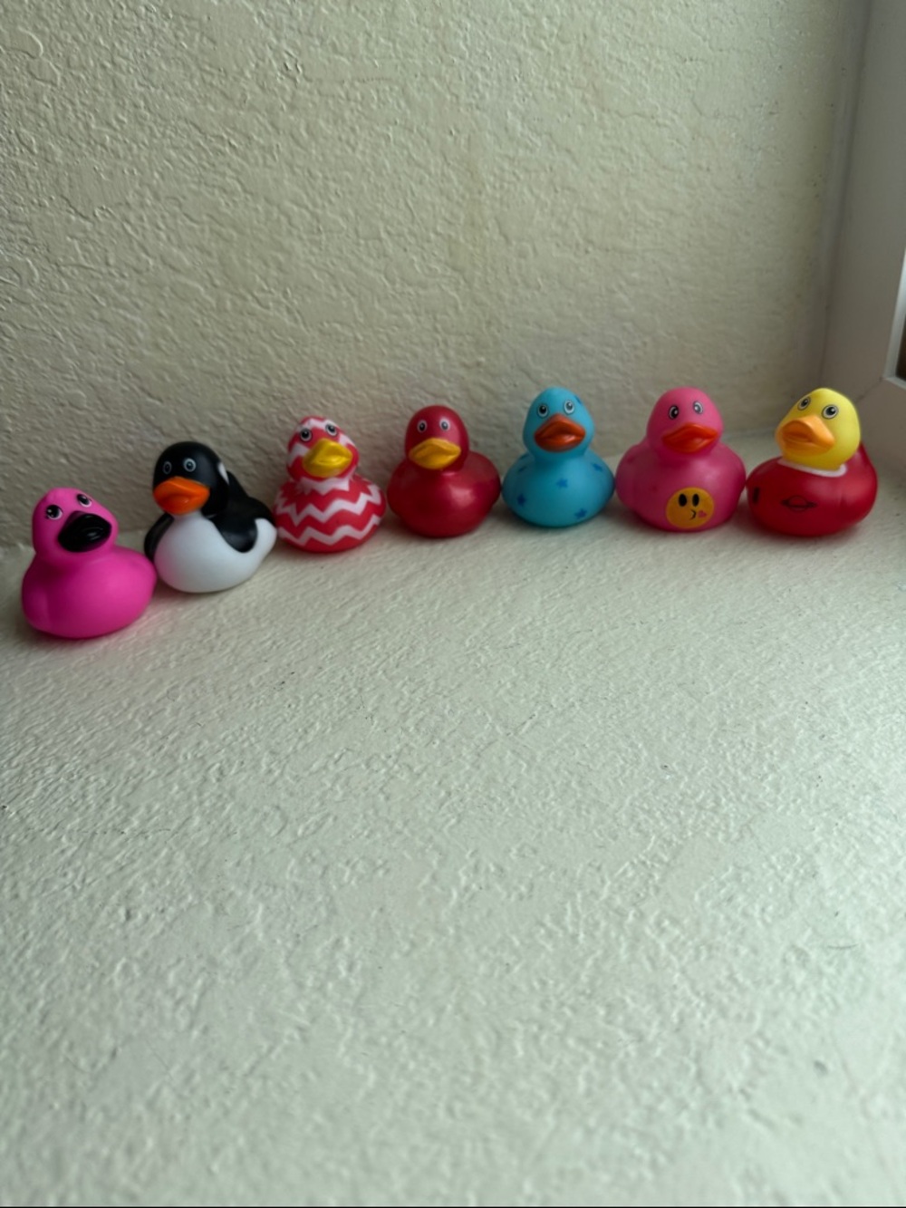 Colorful Assorted Rubber Duck Bath Toy Set - Pink, Black, Red, Blue, Yellow (7)
